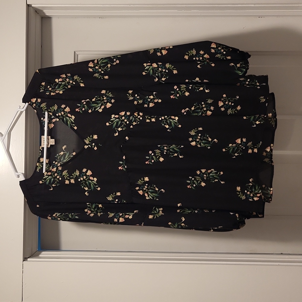 Women's Como Vintage black floral top size XL